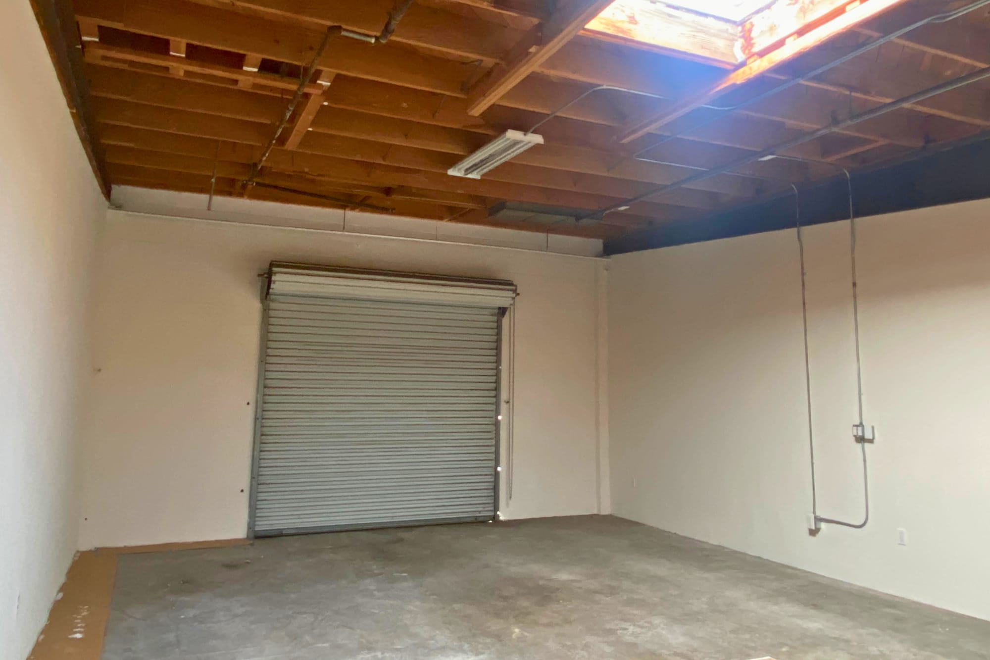 3221 S Hill St, Los Angeles, CA for lease Interior Photo- Image 1 of 2