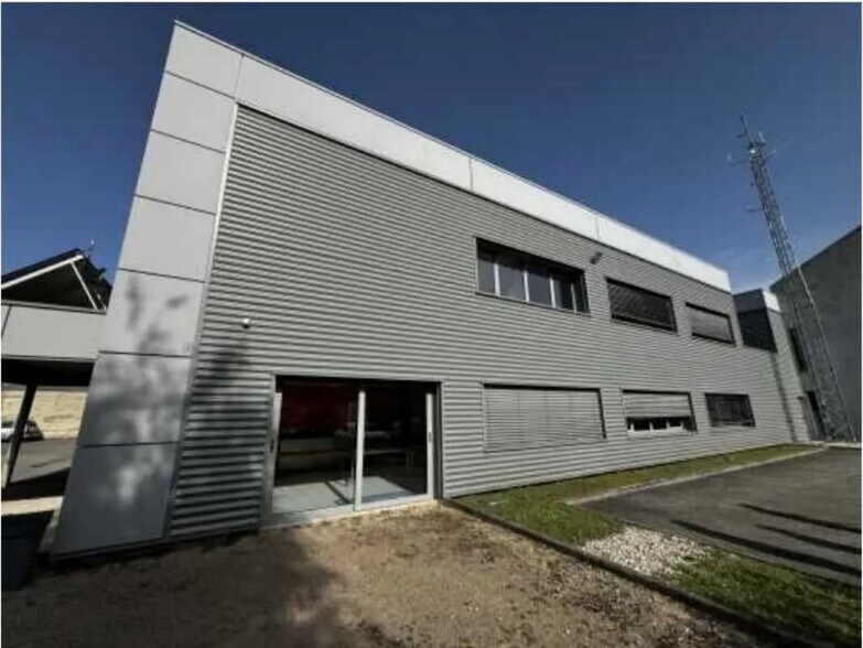Flex in Décines-Charpieu for sale - Building Photo - Image 1 of 8