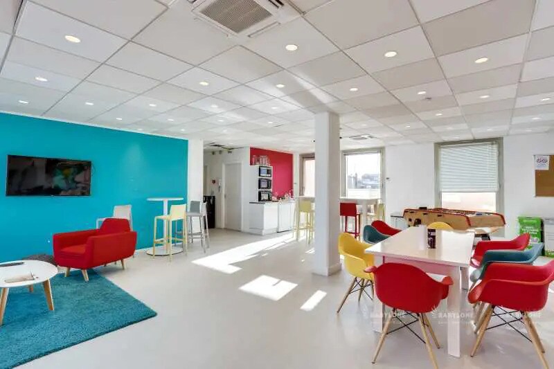 Office in Paris for lease Interior Photo- Image 1 of 7