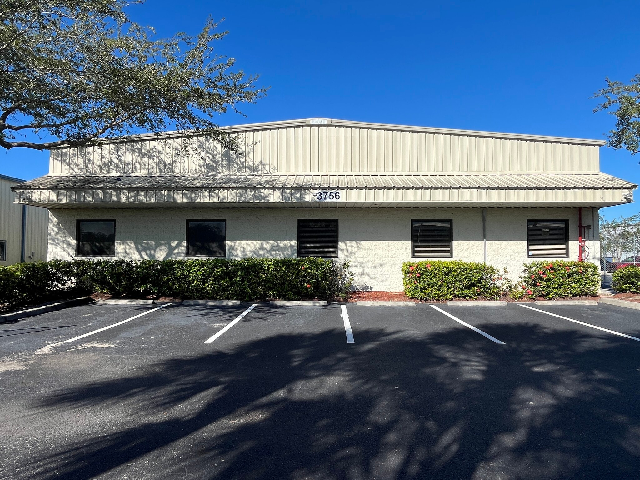 3748 Ironbridge Blvd, Fort Myers, FL for lease Building Photo- Image 1 of 2