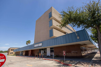 600 San Bernardo Ave, Laredo, TX for lease Building Photo- Image 2 of 4