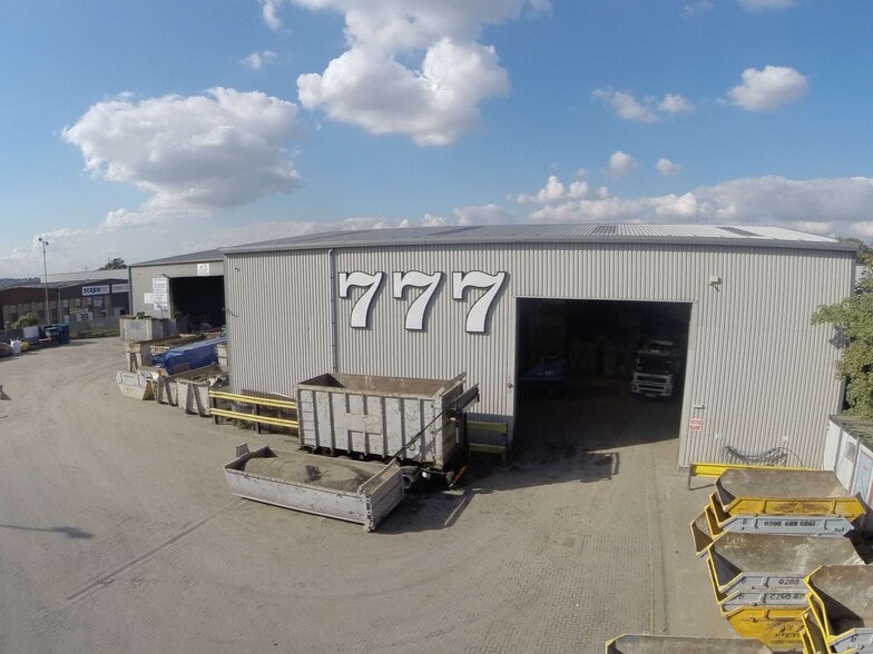 11 Coomber Way, Croydon for lease - Primary Photo - Image 1 of 7