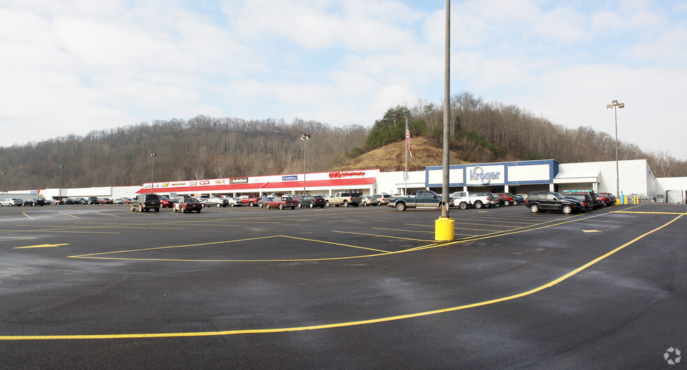 215 Crossings Mall Rd, Elkview, WV for lease - Primary Photo - Image 1 of 12