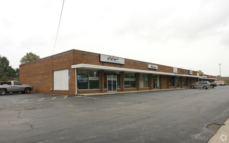 4544-4568 Indianola Ave, Columbus, OH for lease - Building Photo - Image 2 of 3