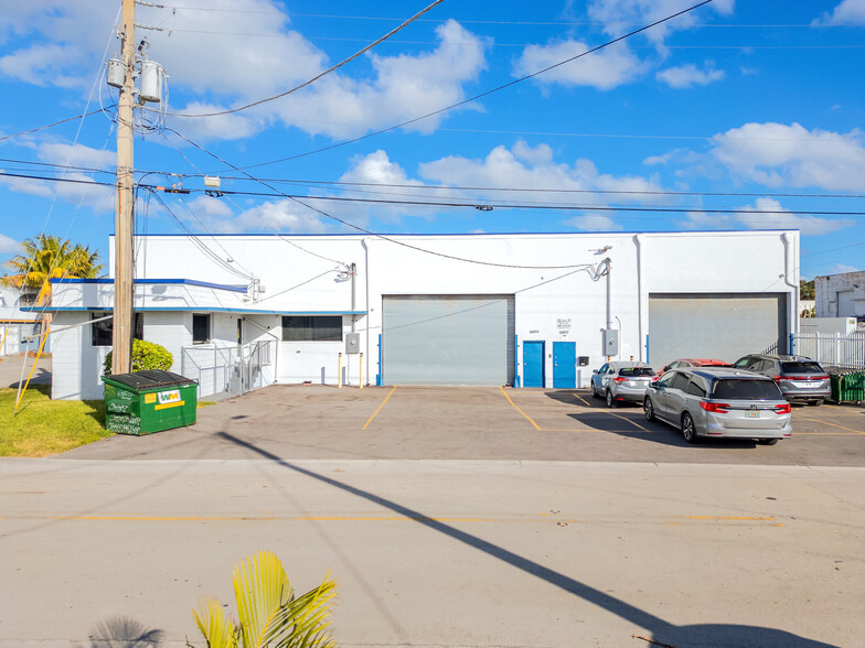 6899 NE 4th Ave, Miami, FL for lease - Building Photo - Image 3 of 21