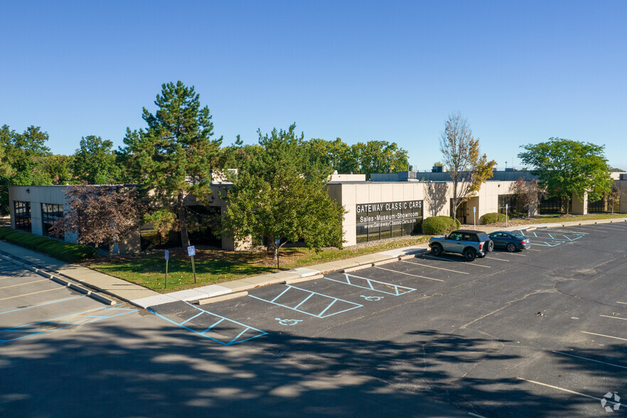 15000 N Commerce Dr, Dearborn, MI for lease - Building Photo - Image 3 of 6