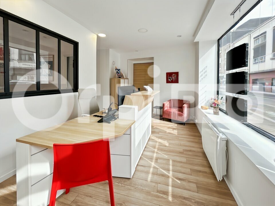 Office/Retail in Arras for lease Interior Photo- Image 1 of 10