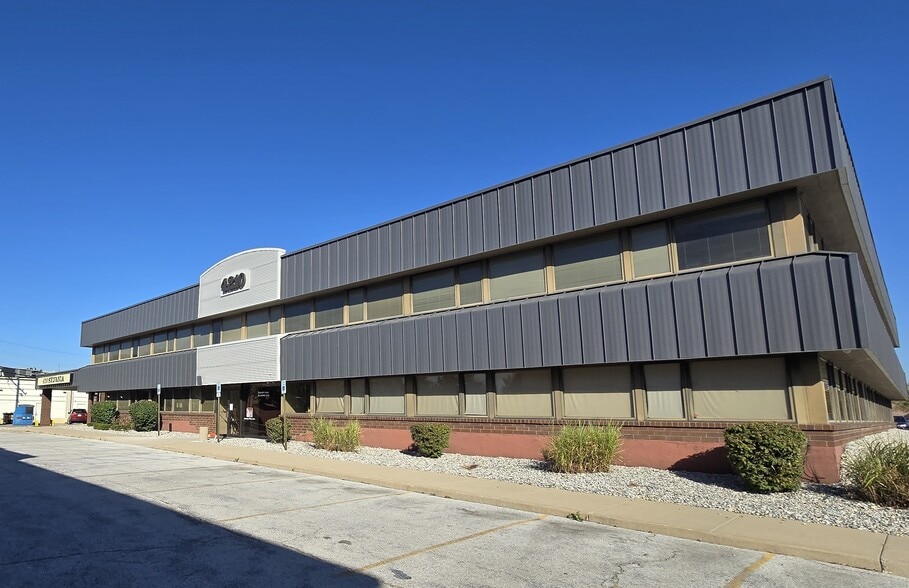 4210 Sylvania Ave, Toledo, OH for lease - Building Photo - Image 2 of 7