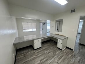 2731 H St, Bakersfield, CA for sale Interior Photo- Image 1 of 11