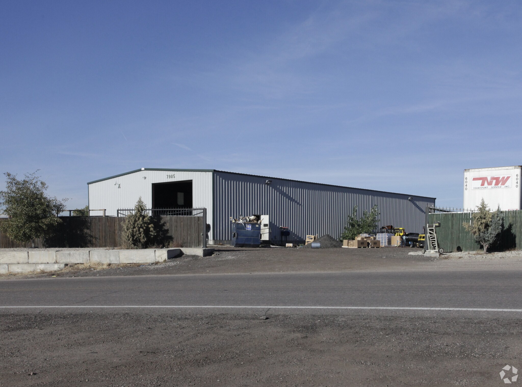7905 I-76 Service Rd, Commerce City, CO for lease Building Photo- Image 1 of 3