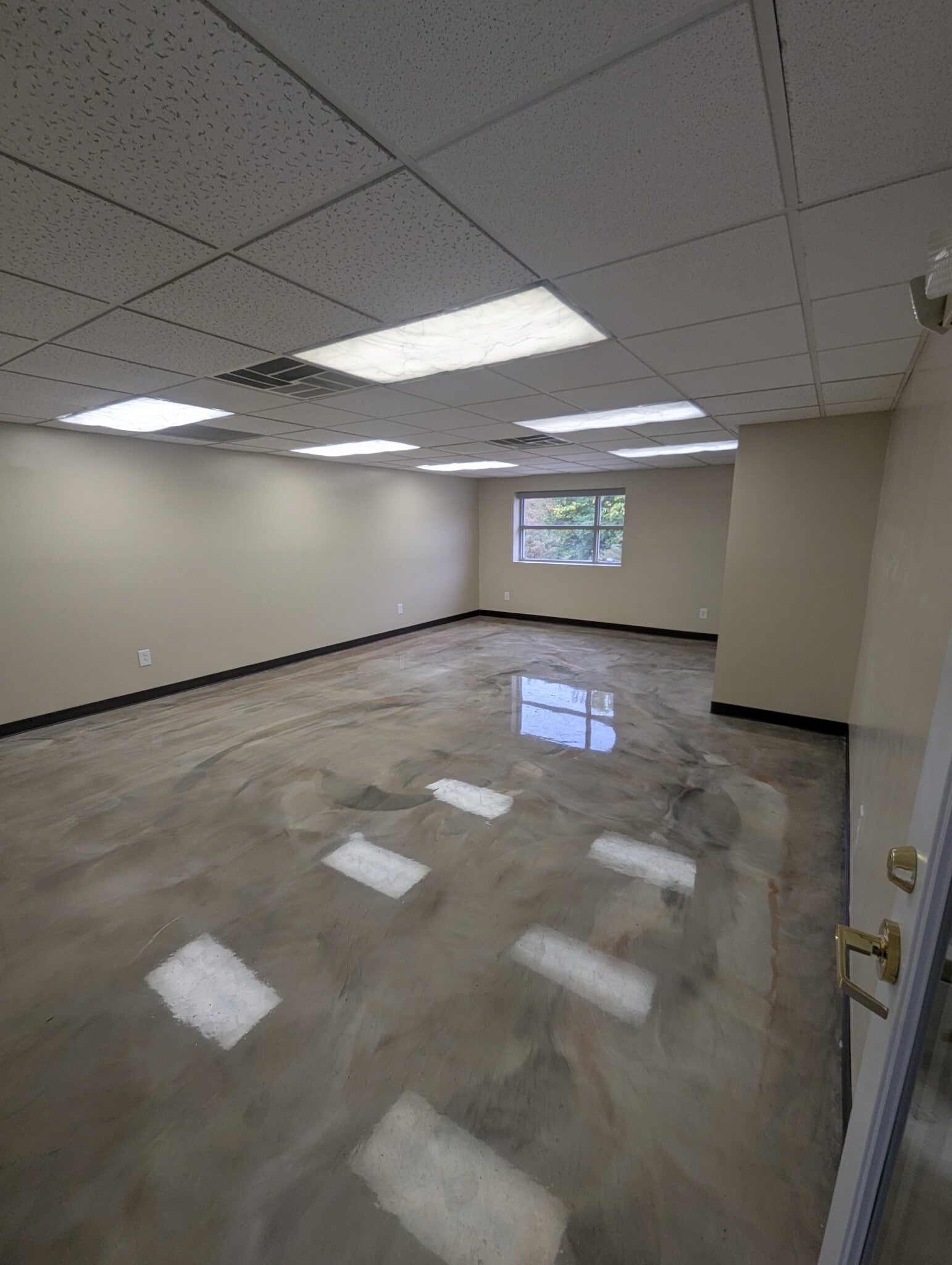 5440 E Fall Creek Parkway North Dr, Indianapolis, IN for lease Interior Photo- Image 1 of 6