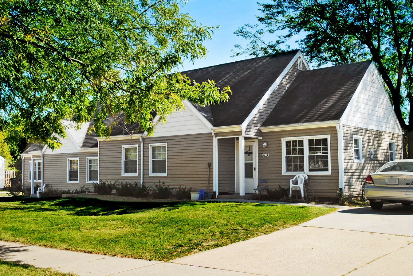 1700 E Kirkwood Ave, Des Moines, IA 50320