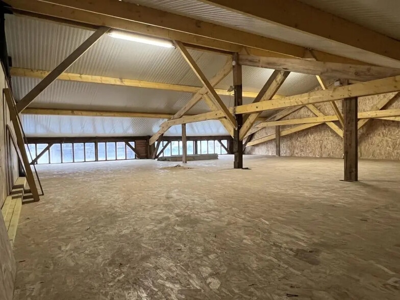 Flex in Vernon for lease - Interior Photo - Image 3 of 5