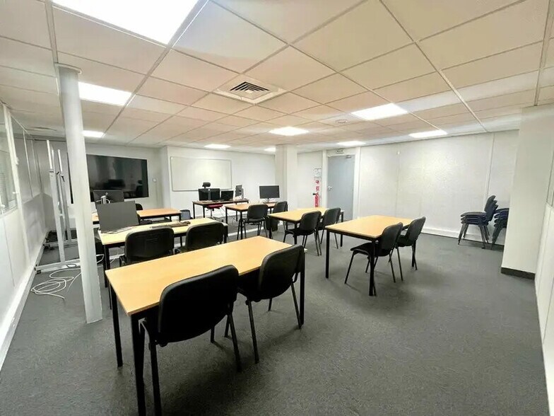 Office in Nice for lease - Interior Photo - Image 2 of 10