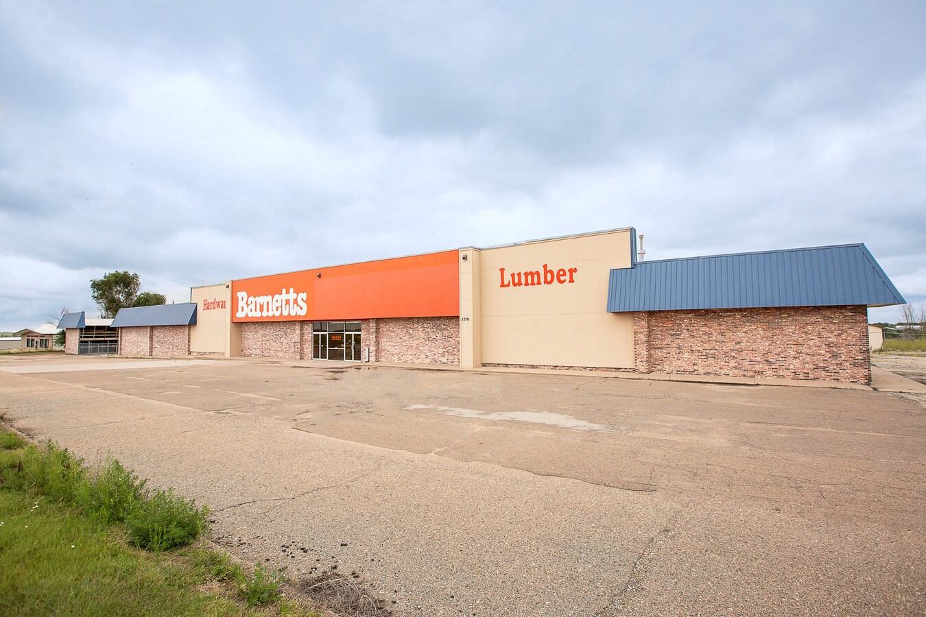 1701 N Highway 83, McCook, NE 69001