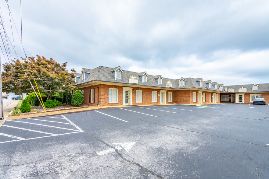 5811 Lee Hwy, Chattanooga, TN for sale - Building Photo - Image 1 of 25