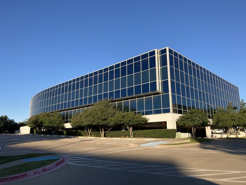 401 E Corporate Dr, Lewisville, TX for lease - Building Photo - Image 3 of 8