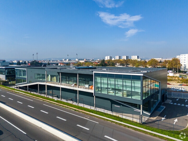 Retail in Vénissieux for lease - Primary Photo - Image 1 of 3