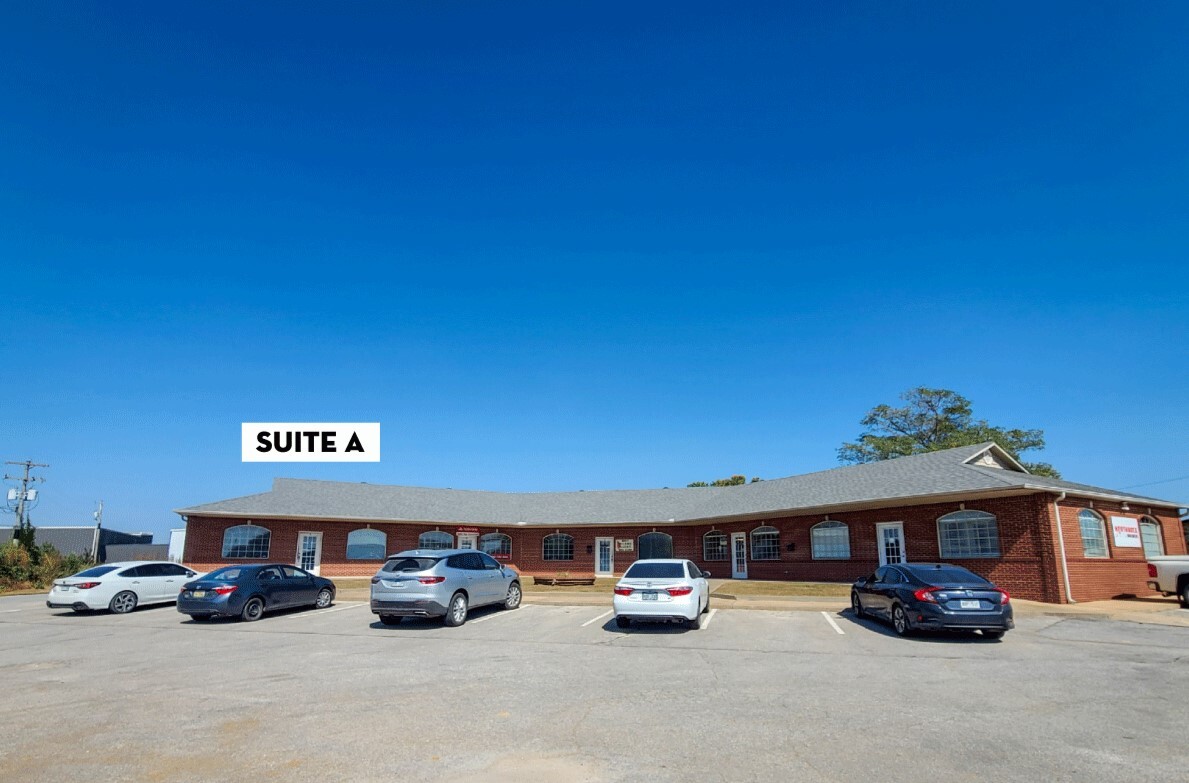 620 E Henri De Tonti Blvd, Springdale, AR for lease Building Photo- Image 1 of 7