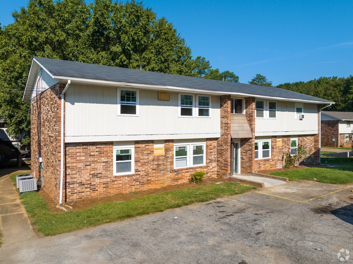 320 Veterans Dr, Thomaston, GA 30286