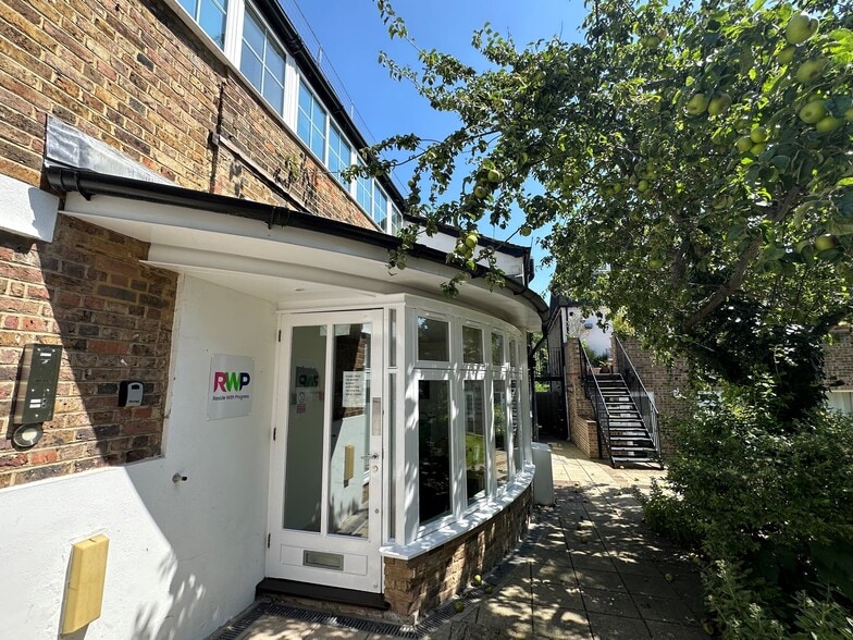 18 Lower Teddington Rd, Kingston Upon Thames for sale - Building Photo - Image 3 of 6