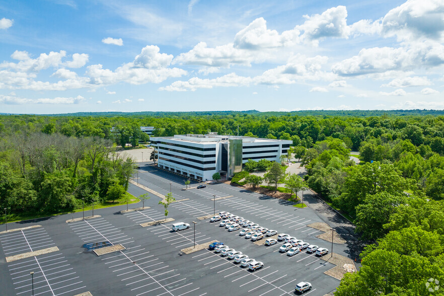 101 Eisenhower Pky, Roseland, NJ for lease - Building Photo - Image 3 of 6