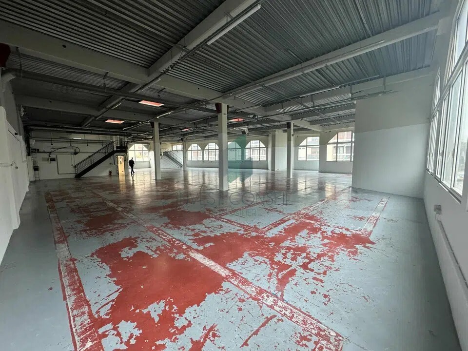 Flex in Aubervilliers for lease Building Photo- Image 1 of 8