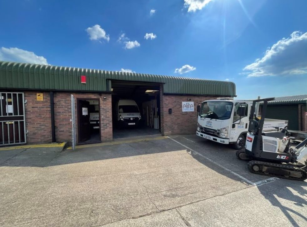 3 Unit, Bridgend for lease Primary Photo- Image 1 of 2