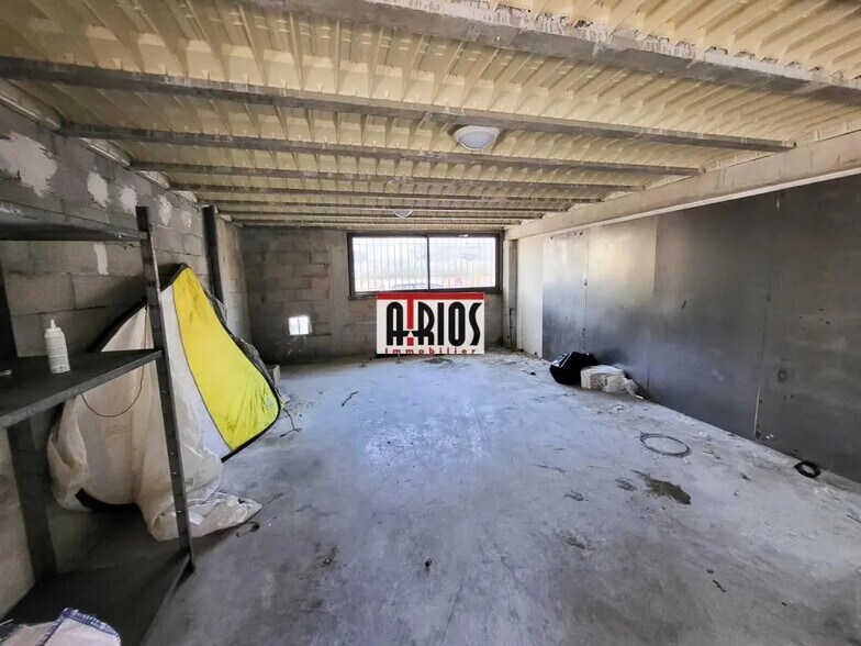 Industrial in Six-Fours-les-Plages for lease - Interior Photo - Image 3 of 9