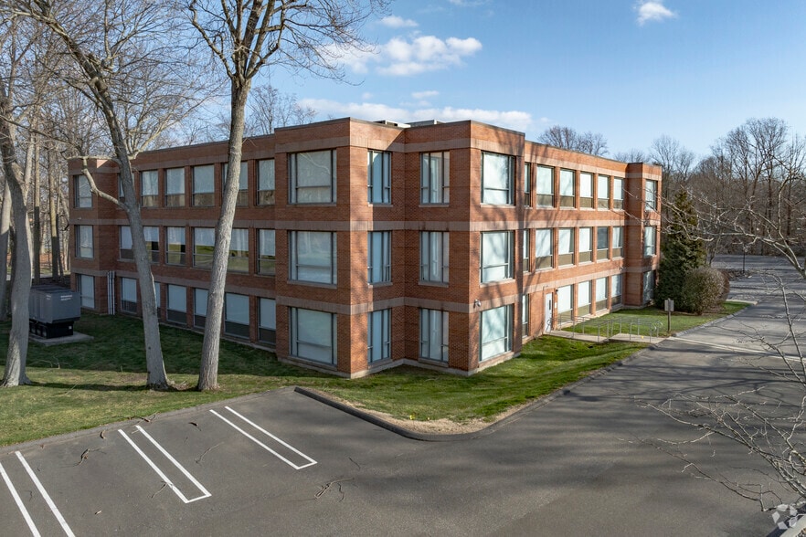 300 Bic Dr, Milford, CT for lease - Building Photo - Image 2 of 3