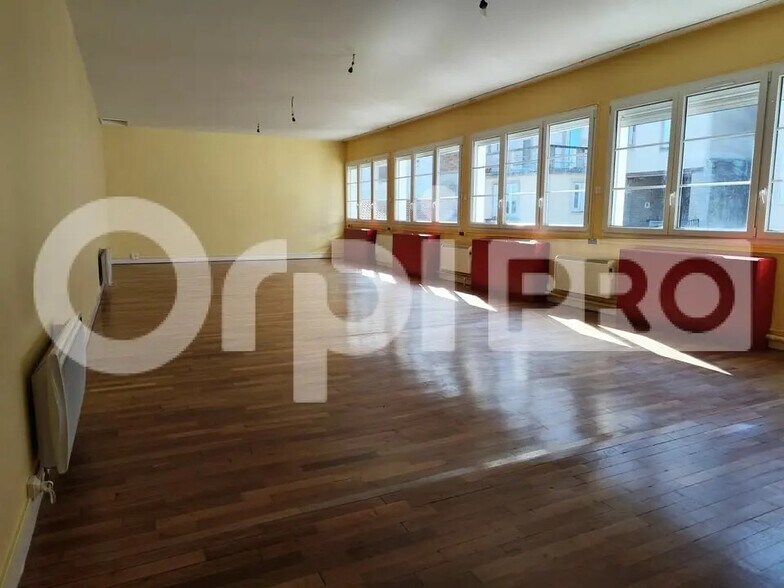 Office in Limoges for lease - Interior Photo - Image 2 of 5