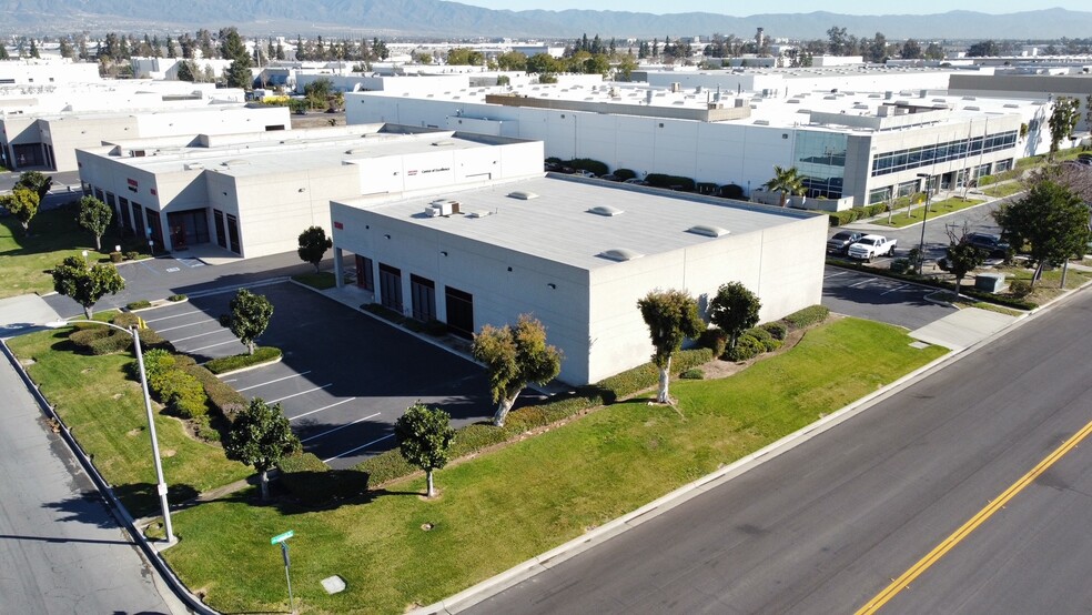 1561 S Vineyard Ave, Ontario, CA for lease - Building Photo - Image 2 of 16