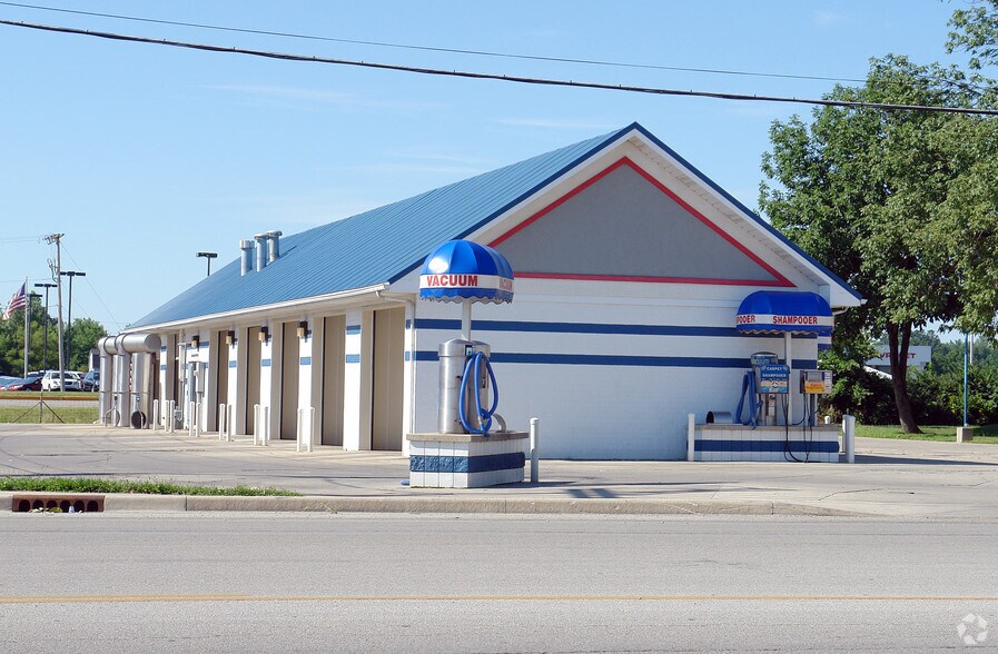 4105 W Bethel Ave, Muncie, IN for sale - Building Photo - Image 1 of 2
