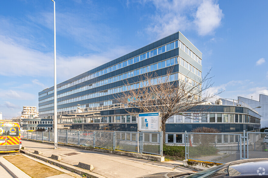 Office in Nanterre for lease - Primary Photo - Image 1 of 7
