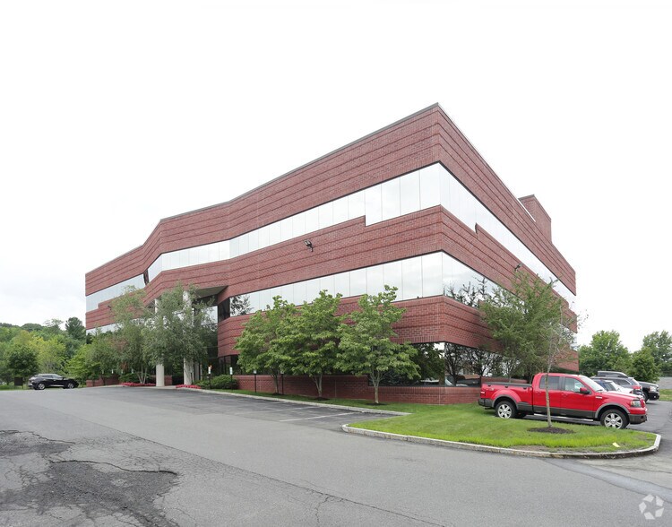 40 British American Blvd, Latham, NY for sale - Primary Photo - Image 1 of 1