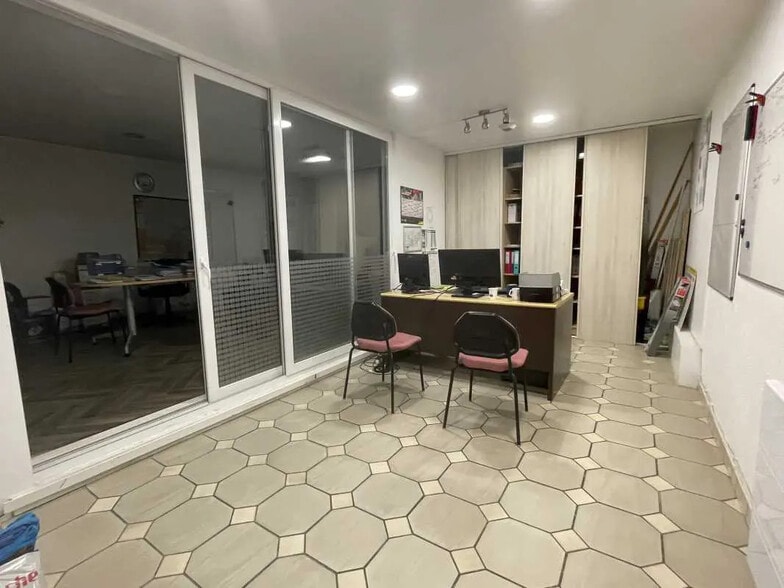 Flex in Allonne for sale - Interior Photo - Image 2 of 8