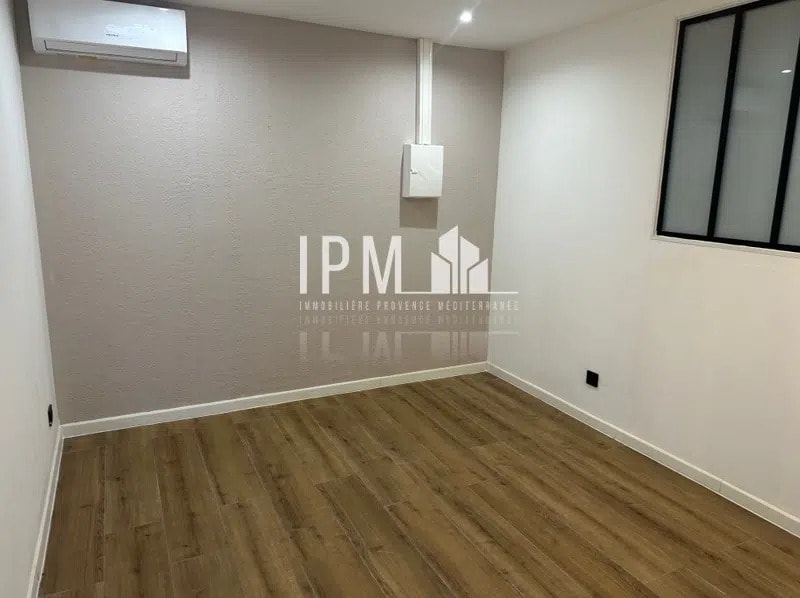 Aubagne, BDR 13400 - - - Interior Photo - Image 1 of 4