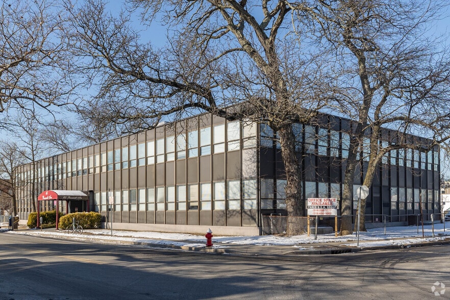 65 Roosevelt Ave, Valley Stream, NY for lease - Primary Photo - Image 1 of 6