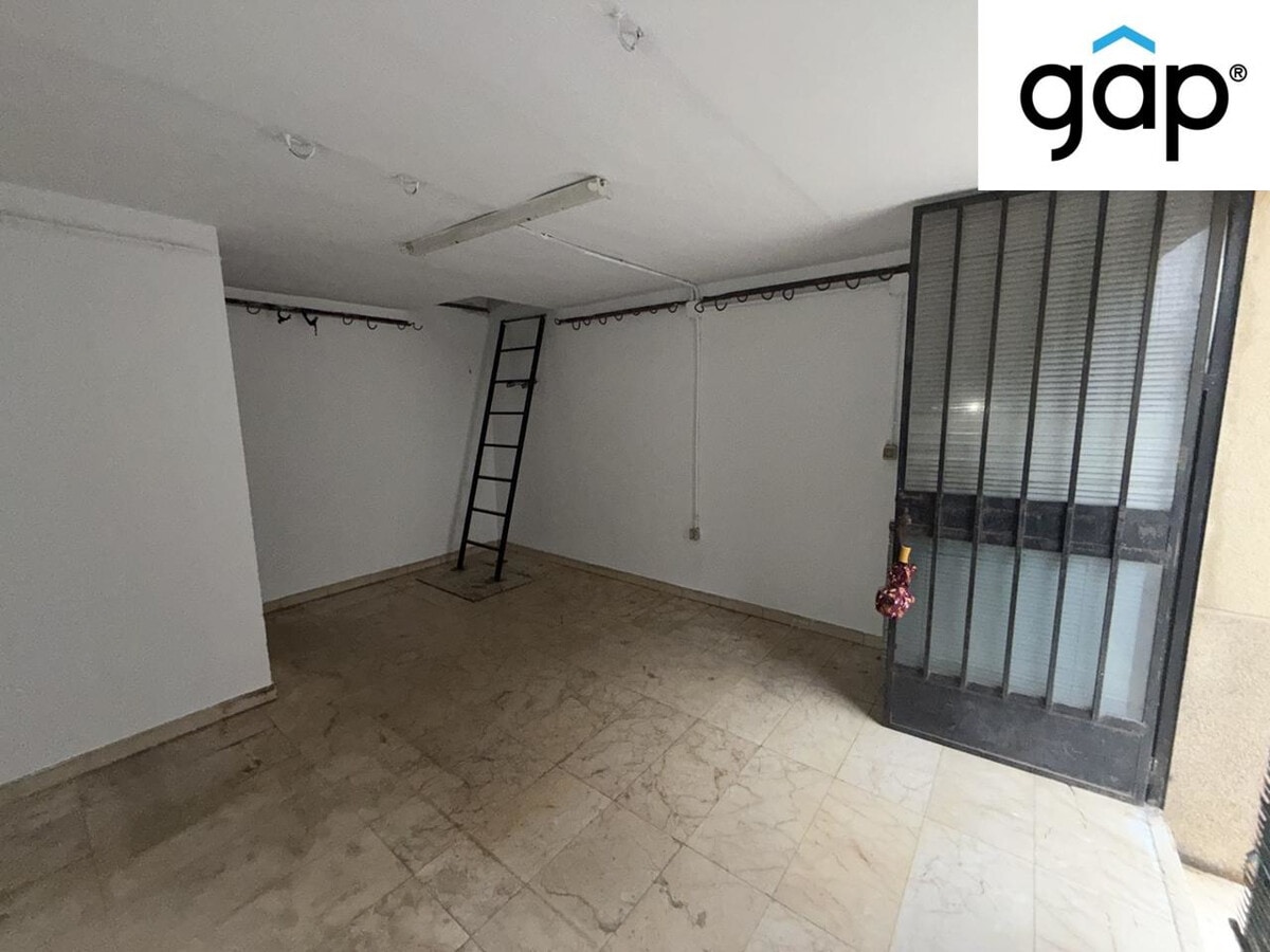 Cuenca, CUE 16003 - Unit 1 - - Interior Photo - Image 2 of 5