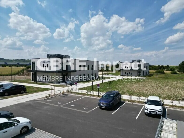 Office in Sainte-Savine for lease - Building Photo - Image 3 of 8