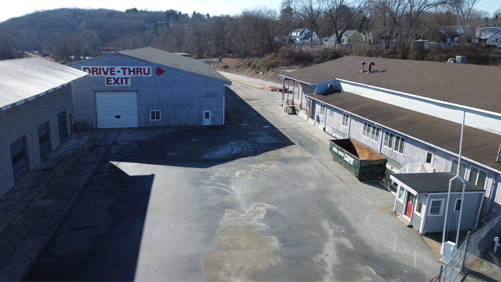 45 Richards Grove Rd, Quaker Hill, CT for sale - Building Photo - Image 2 of 26