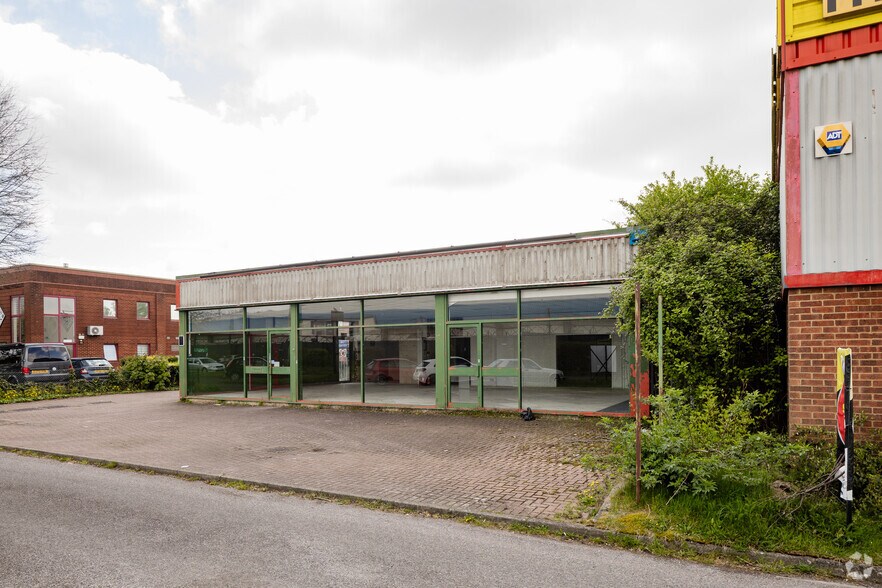 Broadfields, Aylesbury for lease - Building Photo - Image 2 of 2