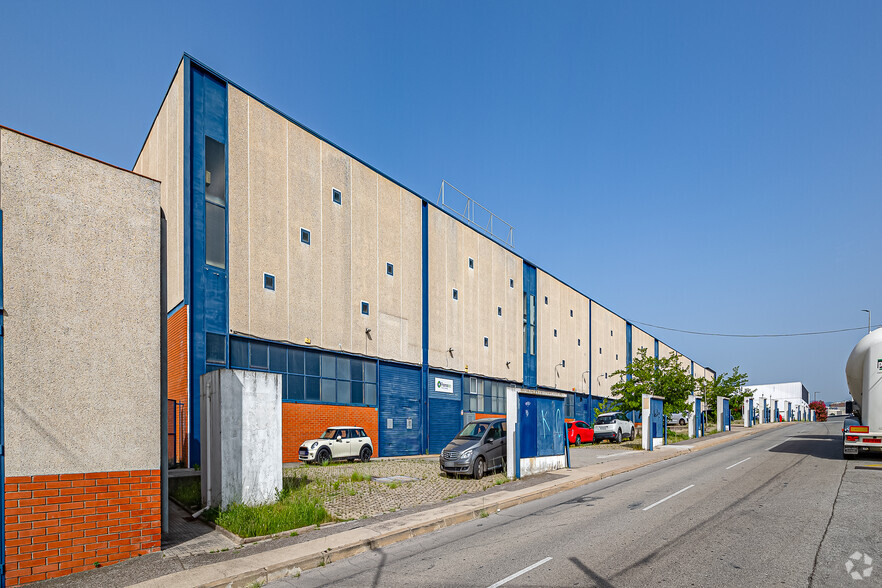 Industrial in Terrassa, BAR for lease - Building Photo - Image 2 of 2