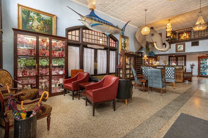 115 E Commerce St, Mineola, TX for sale - Building Photo - Image 1 of 32