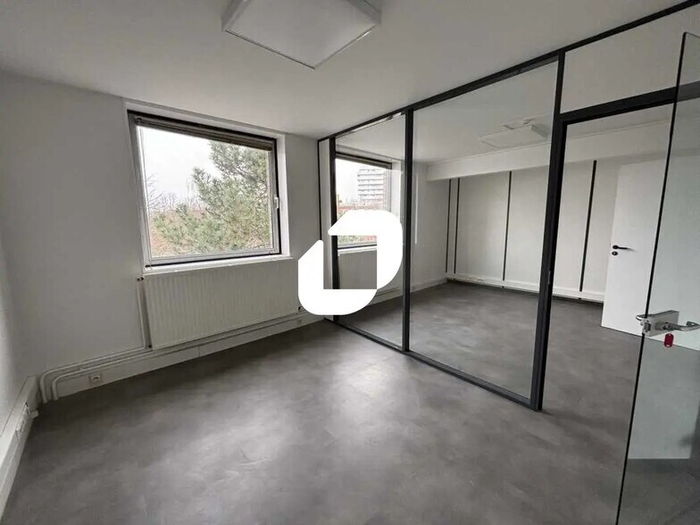 317 Square Des Champs Elysées, Évry-Courcouronnes for lease - Interior Photo - Image 1 of 13