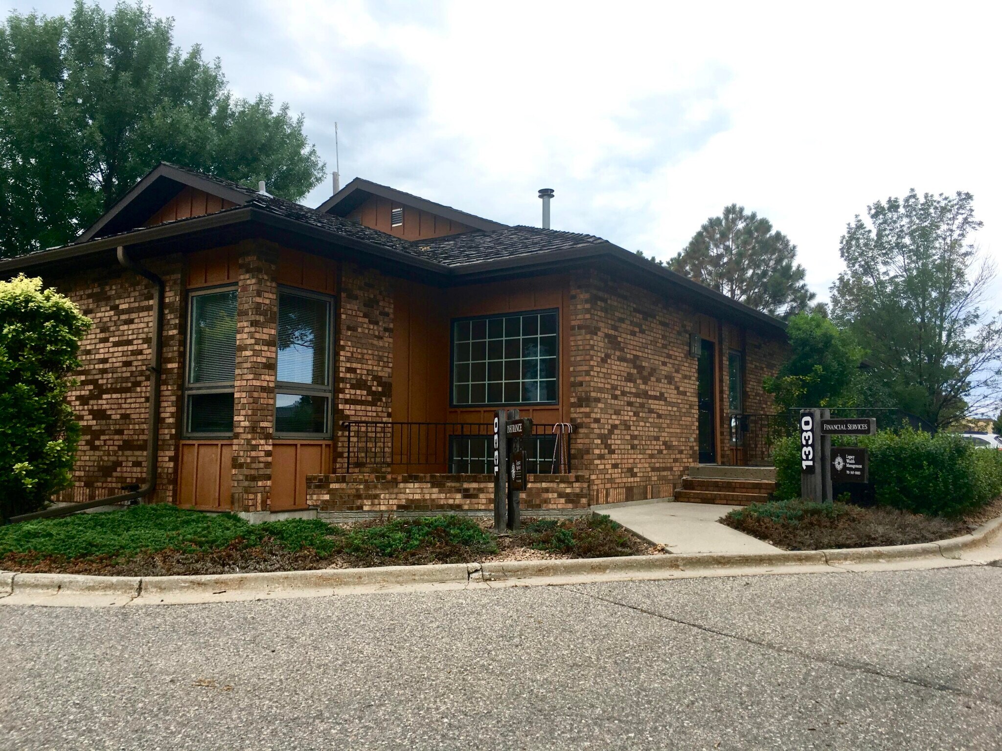 1330 S 23rd St, Fargo, ND 58103