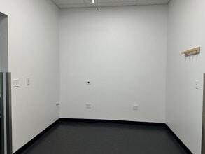 2101 Abbott Rd, Anchorage, AK for lease Interior Photo- Image 1 of 6