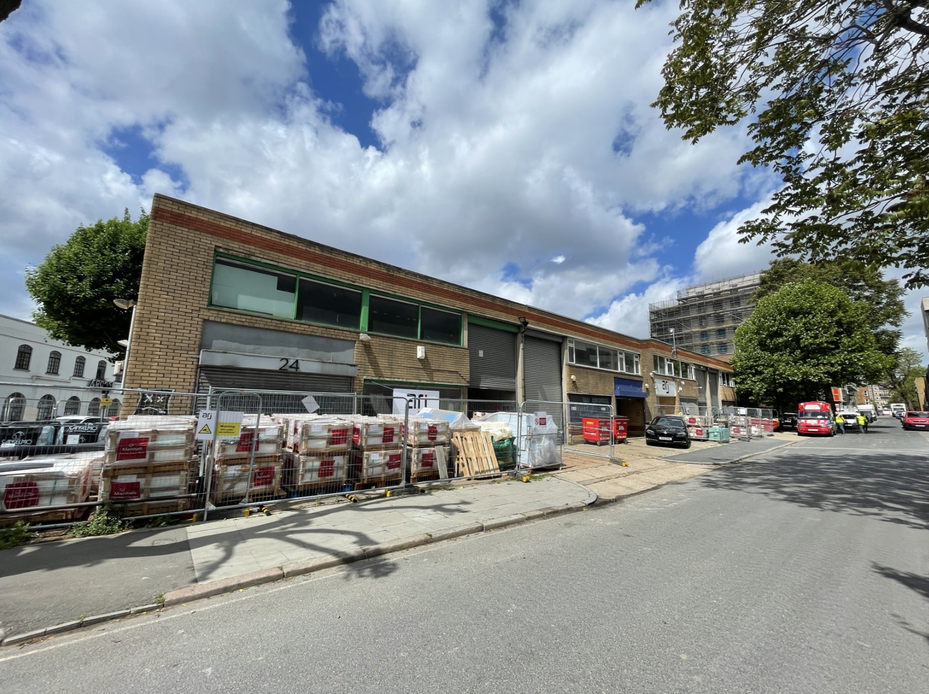 21-24 Crimscott St, London for sale Primary Photo- Image 1 of 1