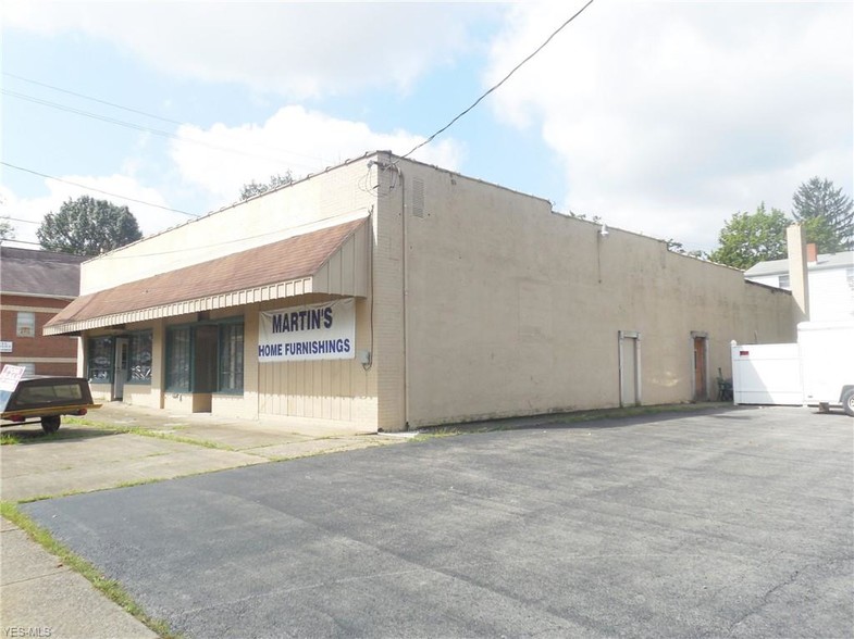 643 Fifth St, Struthers, OH for sale - Building Photo - Image 1 of 1