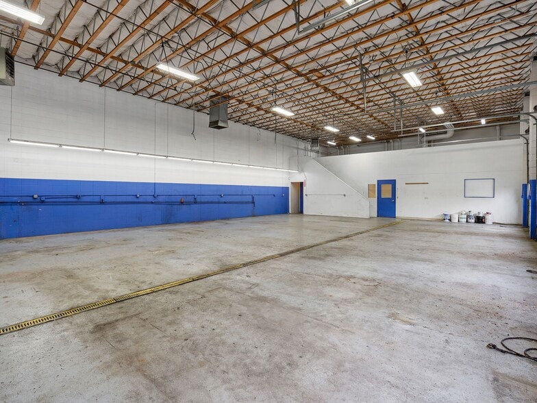 6691 SE Tualatin Valley Hwy, Hillsboro, OR for lease - Interior Photo - Image 3 of 8